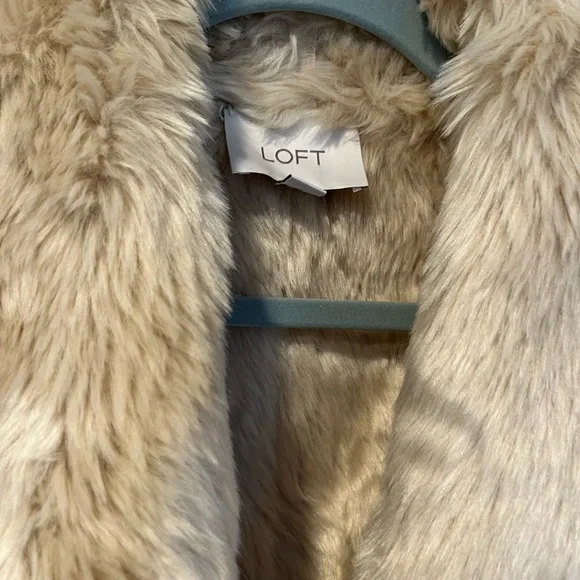 The LOFT faux fur and suede vest sz small - Picture 2 of 5